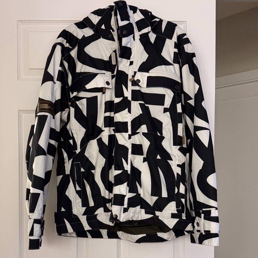 Men’s Black and White Graphic Snow Boarding Jacket